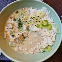 Excellent riz au curry vert avec tofu. Vegan et très bien servi! at La Commanderie in Thonon-les-bains