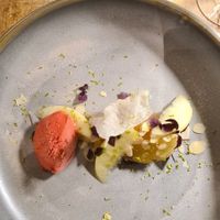 Dessert sorbet framboise, poire pochée à la vanille et surprises at Entre Nous in Hamois