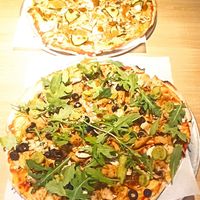 Pizzas Vegan y Heura at Pizza Market in Barcelona