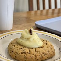 Lemon curd cookie  at Thea 떼아 in Seoul