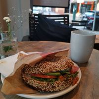 Laugenbagel with Avocado & Tomato at Campus Suite - Brandsende in Hamburg