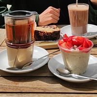 Tee, Veganer Kakao, veganes Bircher Müsli, veganes Blaubeer-Bananenbrot at Woyton in Oldenburg