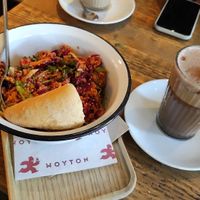 Salat aus der Salatbar, Veganer Moccachino, Veganer Karamell Kaffee (dazu sagen) at Woyton in Oldenburg