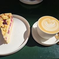 Cappuccino mit Hafermilch und Himbeer Cheesecake at Erstmal Kaffee in Heilbronn