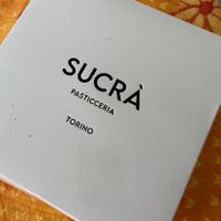 Confezioni da asporto in elegante scatola in cartoncino   at Sucrà Pasticceria in Turin