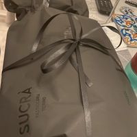 Confezione plastic free - il nastrino è di stoffa!  at Sucrà Pasticceria in Turin