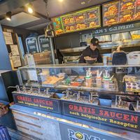  at Pommes Freunde - Hauptbahnhof in Munich