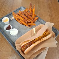 Vegan hot dog and sweet potato fries at Pommes Freunde - Hauptbahnhof in Munich