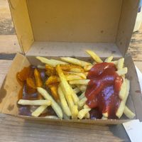   at Pommes Freunde - Hauptbahnhof in Munich