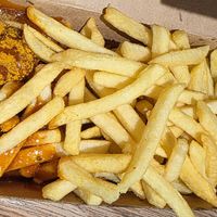 Wenig Currywurst wie man sieht at Pommes Freunde - Hauptbahnhof in Munich