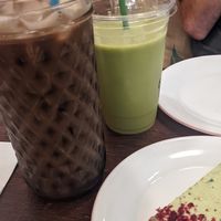 Iced oatmilk vanilla double latte and Energy Boost smoothie at Evita Espressobar in Oslo