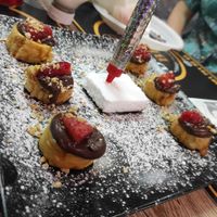 Platano ricoperto di pasta sfoglia con farcitura di crema al cioccolato, fragole e nocciole tritate at Burger's Bró in Naples