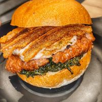 Panino con cicoli home made, formaggio affumicato Vegan, fake meat e friarielli at Burger's Bró in Naples