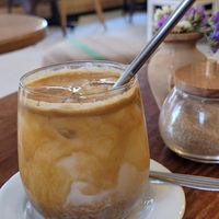 Iced coffee with almond milk at Coffee Trotter in Aguas Calientes
