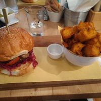 Burger Satay e chips di polenta at Rivetti Cafè in Valdagno