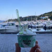 Tarrina pequeña de plátano y kiwi  at Bar Heladeria Al Peccato Di Gola in Bermeo