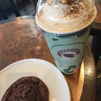 Chocolate cookie and vegan vanilla espresso frappino at Espresso House - Kongens Nytorv in Copenhagen
