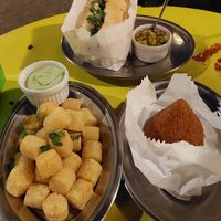Porção de mandioca, coxinha de jaca e sanduíche de pernil at Brise Bar & Café in Curitiba