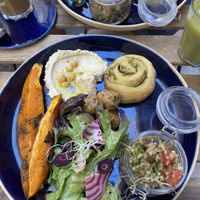 Vegan breakfast with juice/iced tea and hot drink  at Hododa in Marseille