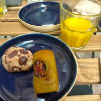 Le dessert avec un option à choisir : financier ou cookie at Hododa in Marseille