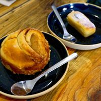 Cinamon roll + Financier at Hododa in Marseille
