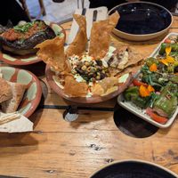 Gefüllte Aubergine, großartiger Fatteh Dip, gefüllte Paprika at Hododa in Marseille