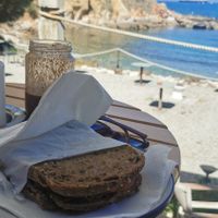Sandwich and vegan smoothie at Studio Oxo Nou - ΣΤΟΥΝΤΙΟ ΟΞΩ ΝΟΥ in Crete