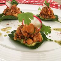 Entrada feijão creme de abacate e coentro refrescante  at La Rouge in Porto Alegre