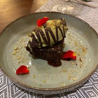 Chocolate brownie and pistachio ice cream at Vegan Bistró in Mallorca