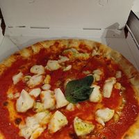 Margherita with rice mozzarella at Nevodi PizzaLab in Venice