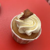 Mango Vanilla Cupcake 4,25€  at Antoinette in Antwerpen