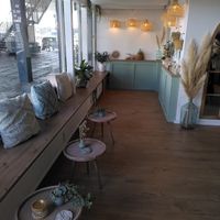 Sitzmöglichkeiten innen at Tjorvi‘s in Kiel