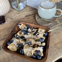 Waffelbowl und Cappuccino   at Tjorvi‘s in Kiel