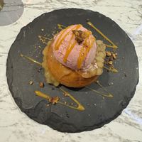 Cinnamon roll dessertt  at Vegan Amore 蔬慕 in Taipei