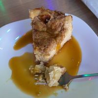 Cheesecake de maçã verde com calda de caramelo at Caneca Café in Sao Paulo