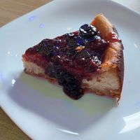 Cheesecake de frutas vermelhas at Caneca Café in Sao Paulo
