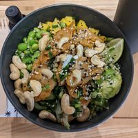 Vegan chicken bowl (?€) - 4.5/5. at POKAWA in Pau