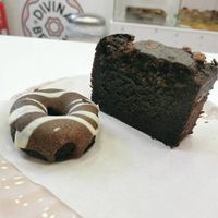 Biscocho de plátano y chocolate, y donut at Divina Berlina in Tenerife