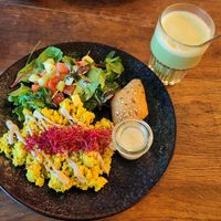 Scrambled Veggs & Matcha Latte at Heaven's Kitchen in Stuttgart