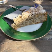 Vegan appeltaart met kaneelcreme  at Blumen Café 1884 in Schweich