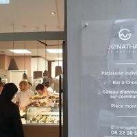 Outside at Jonathan Le Pâtissier in Nice