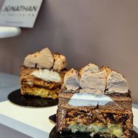The Nuage (triple chocolate version in november 2023 😍) at Jonathan Le Pâtissier in Nice