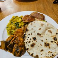 Eggplant curry, chickpea curry, rice, fritters and flatbread at Ahimsa - Maybe closed in Managua