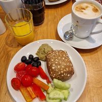Breakfast buffet vegan options at KOOS Bowls & Bar in Munich