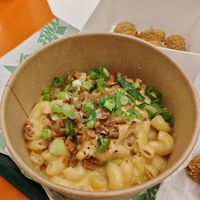 Mac and cheese at Oowee Vegan in Brighton