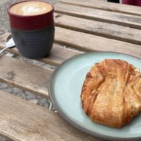 Big cappuccino and apple-cinnamon-Franz  at bohnarchie  in Brandenburg An Der Havel