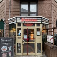 Entrance near the Mall of Berlin  at Shisomen in Berlin