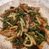 Vegan chicken with vegetables at El Saúco in Gijon