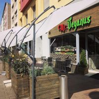 Außenbereich mit Sitzmöglichkeiten   at Mr. Veganus in Ludwigshafen