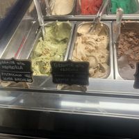 Labeled vegan flavors  at Amore Di Gelati in Salo